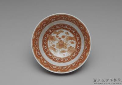 图片[2]-Tea bowl with imperial poem Brewing Tea with Lotus Dew in overglaze red, Qing dynasty, Qianlong reign (1736-1795)-China Archive